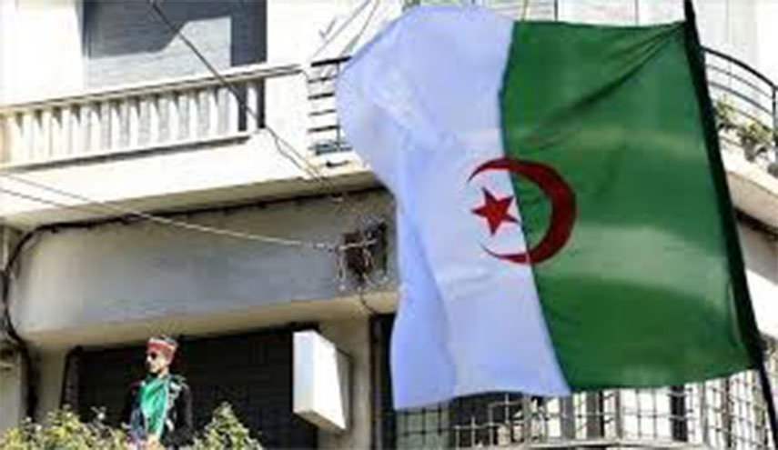  4 مقام سابق و یک تاجر بانفوذ امروز در دادگاه الجزایر حاضر می شوند