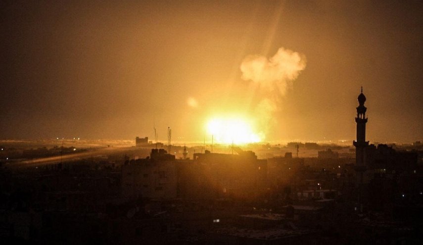 طائرات الاحتلال تقصف موقعًا غرب غزة
