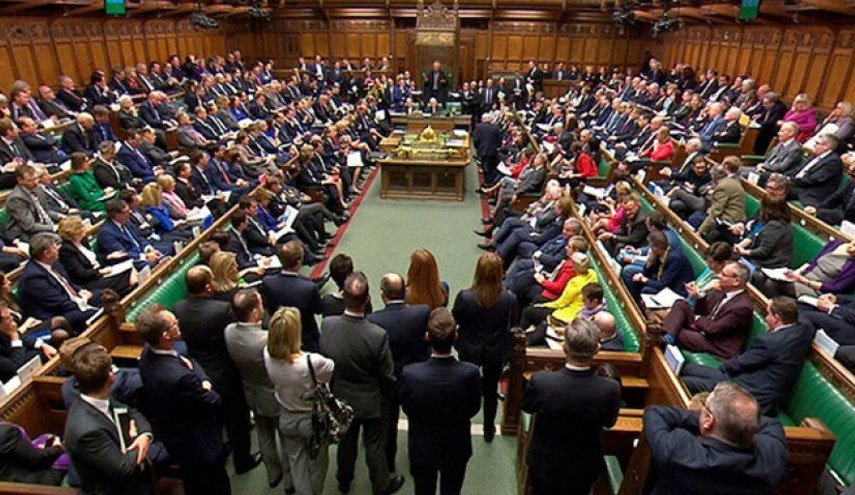 پارلمان انگلیس با سخنرانی ملکه گشایش یافت/ تضمین دولت انگلیس به خروج از اتحادیه اروپا/ پایان تردد آزاد نیروی کار اروپایی به انگلیس
