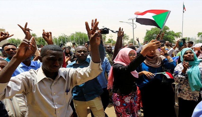  مسيرات حاشدة في السودان احتفالا بمرور عام على الثورة 