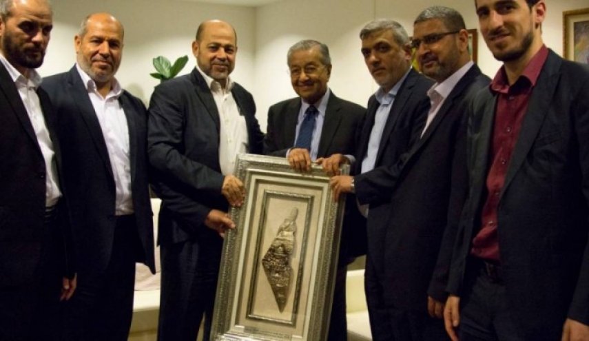رئيس الوزراء الماليزي يستقبل وفداً من حركة حماس 
