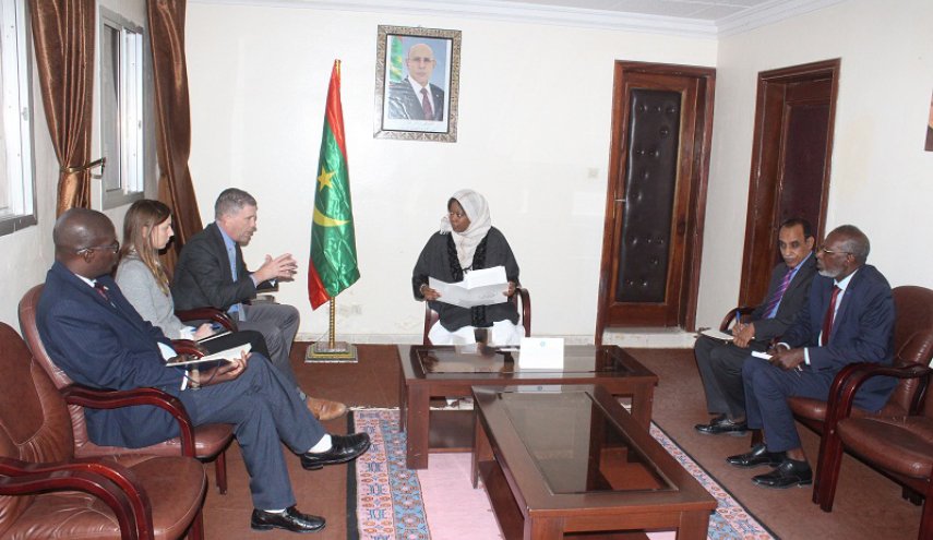 وزيرة الشؤون الاجتماعية الموريتانية تستقبل السفير الأمريكي