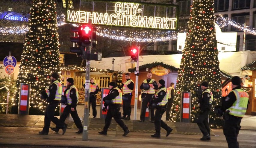 شرطة برلين تخلي سوقا شهد هجومًا داميًا عام 2016