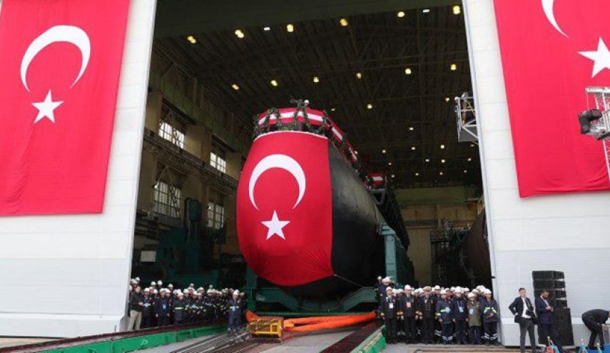 اولین زیردریایی بومی ترکیه به آب انداخته شد/اردوغان: از سوریه و لیبی عقب‌نشینی نمی‌کنیم
