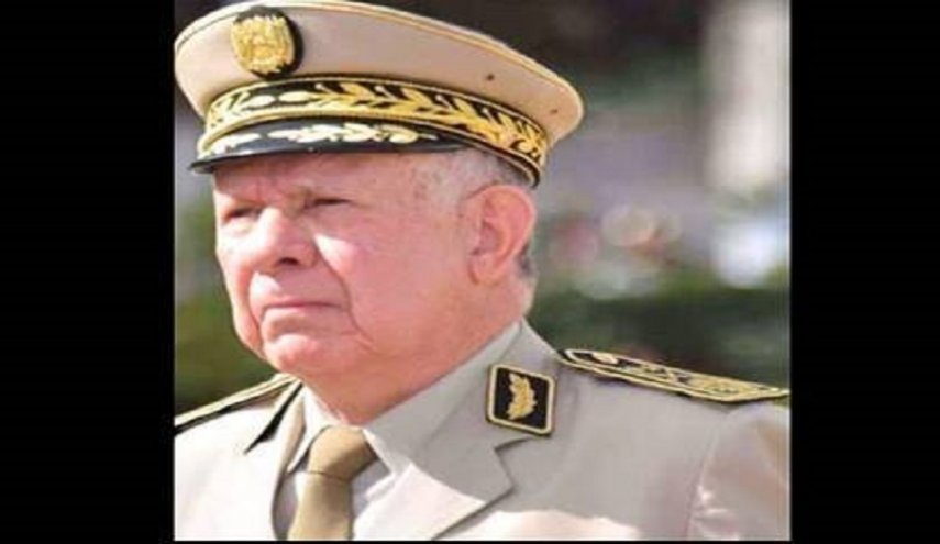 الرئيس الجزائري يكلف رئيس اركان جديد للجيش 