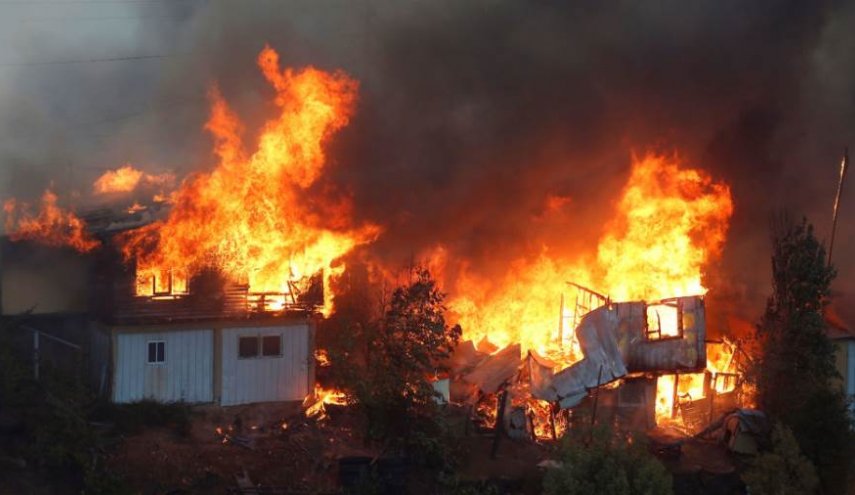  حريق يدمر 245 منزلا في مدينة فالباريزو التشيلية