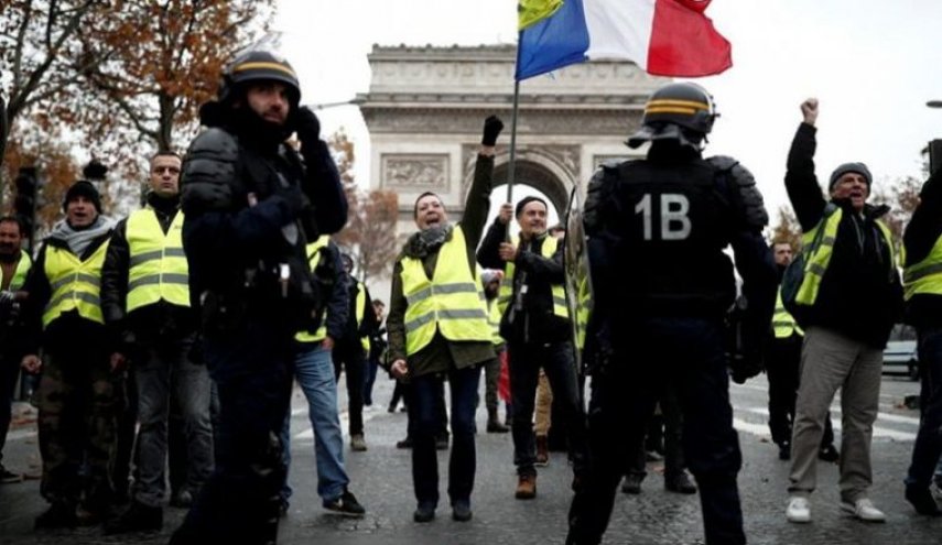 فرنسا تحظر تظاهرات 