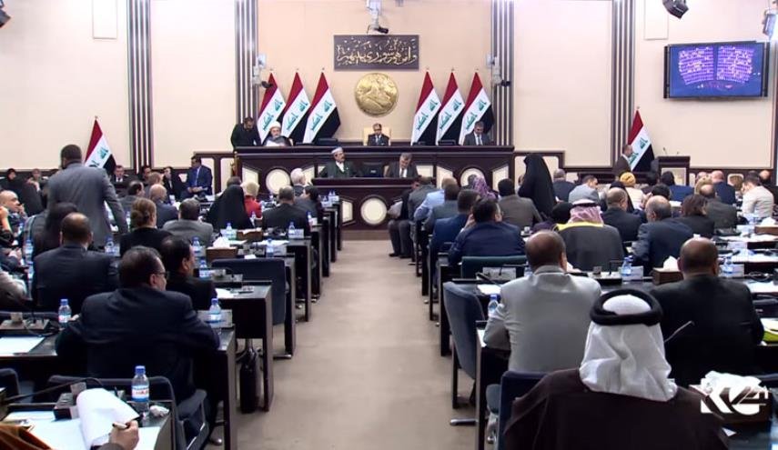 شاهد... برلمانيون عراقيون يهتفون داخل قبة البرلمان 