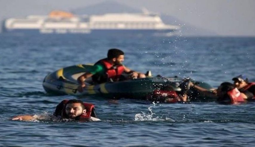 معظم ركابه سوريون.. غرق قارب قبالة السواحل اليونانية