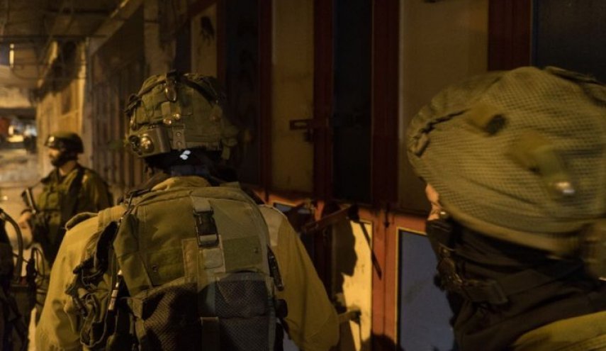 قوات الاحتلال تعتقل 13 شخصا في الضفة الغربية​