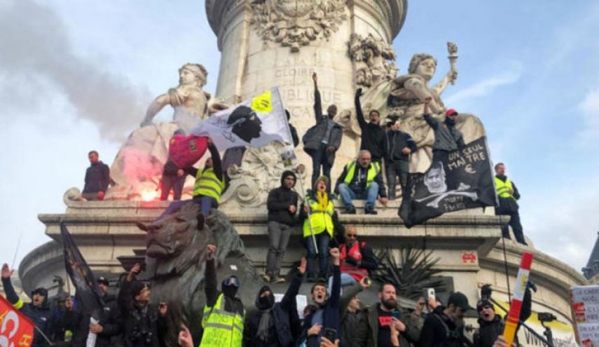 نقابات عمالية فرنسية تدعو إلى تنظيم احتجاجات اليوم