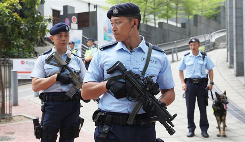 شرطة هونغ كونغ تفكك قنبلة أنبوبية 
