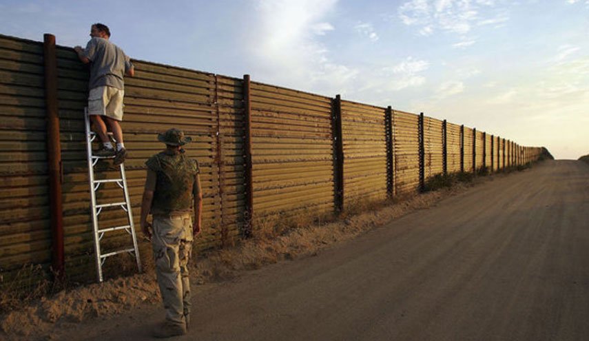 دموکرات‌های مجلس سنا متعهد به لغو ساخت دیوار مرزی آمریکا و مکزیک شدند 