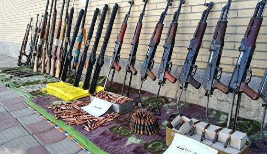 کشف دو محموله اسلحه قاچاق در مرزهای غربی کشور