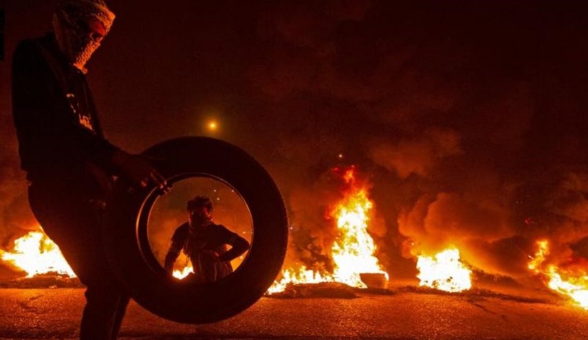 آتش‌زدن لاستیک‌ها در اطراف فرودگاه نجف به دست معترضان+عکس