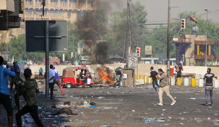 مصدر أمني: محتجون يغلقون ساحة الطيران وسط بغداد