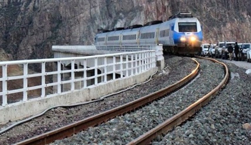حادثه برای قطار مسافری بندرعباس - تهران/ خروج قطار از خط تلفات نداشت