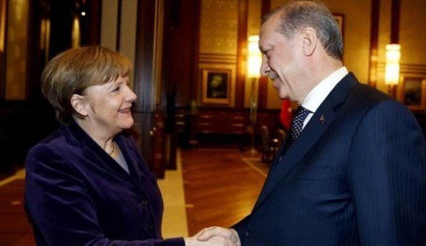 زمن التهديدات: لماذا جاءت ميركل إلى أردوغان