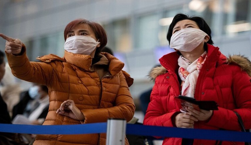 ما حقيقة الفيديوهات المنتشرة لسقوط الأشخاص المصابين بالفيروس في الصين؟