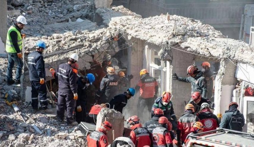 تركيا... انتشال ضحايا الزلزال من تحت الأنقاض والقتلى بازدياد