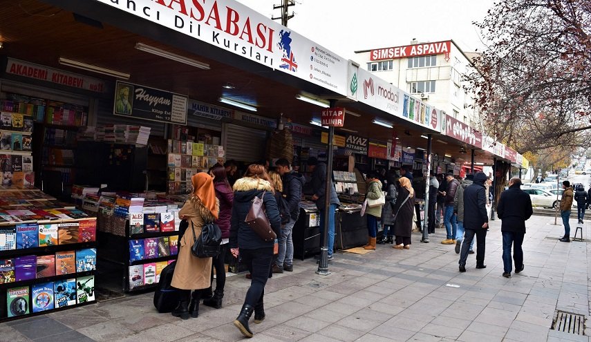 نصف الأتراك لايقرأون وتراجع الارتياح للتعايش مع السوريين