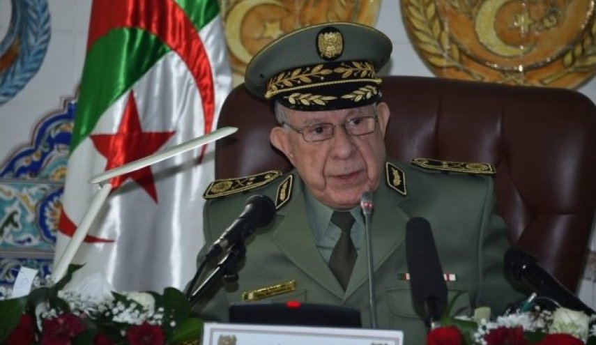 الرئيس الجزائري يكلف اللواء السعيد شنقريحة بمهام رئيس أركان الجيش
