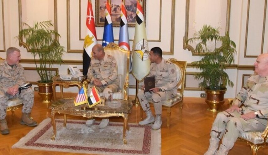 رایزنی فرماندهان ارتش آمریکا و مصر درباره تحولات منطقه
