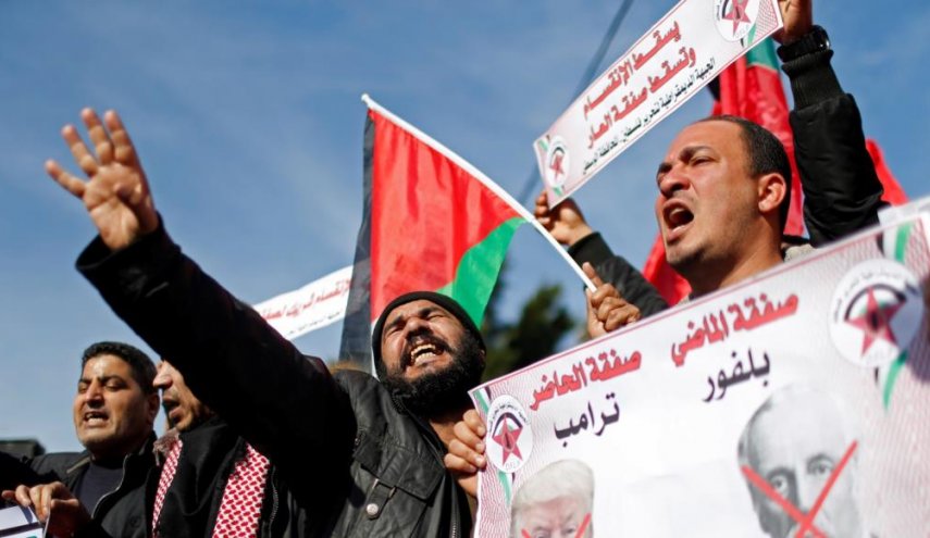 تظاهرات خشمگینانه مردم فلسطین در پی اعلام معامله ترامپ