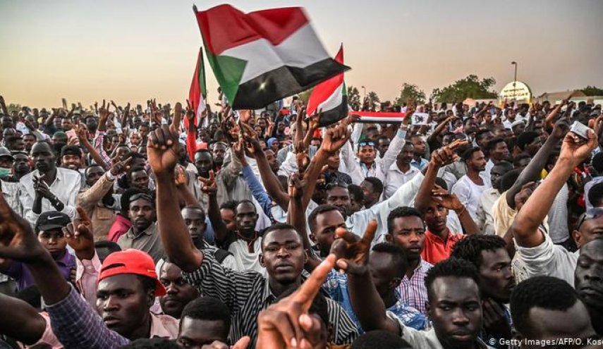 تظاهرات مردم سودان برای تحقق اهداف انقلاب 