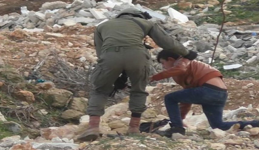 الاحتلال يعتقل طفلين في شمال الخليل