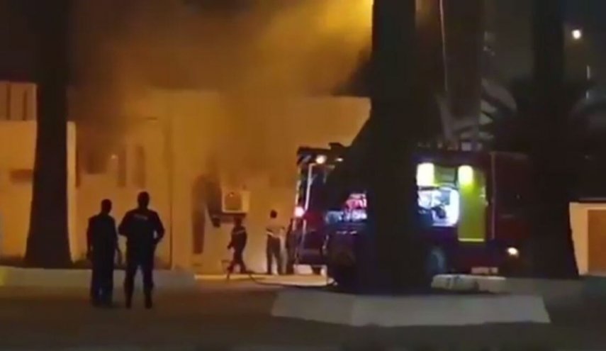اليمن.. فرق الإطفاء تسيطر على حريق بمبنى القنصلية الروسية في عدن