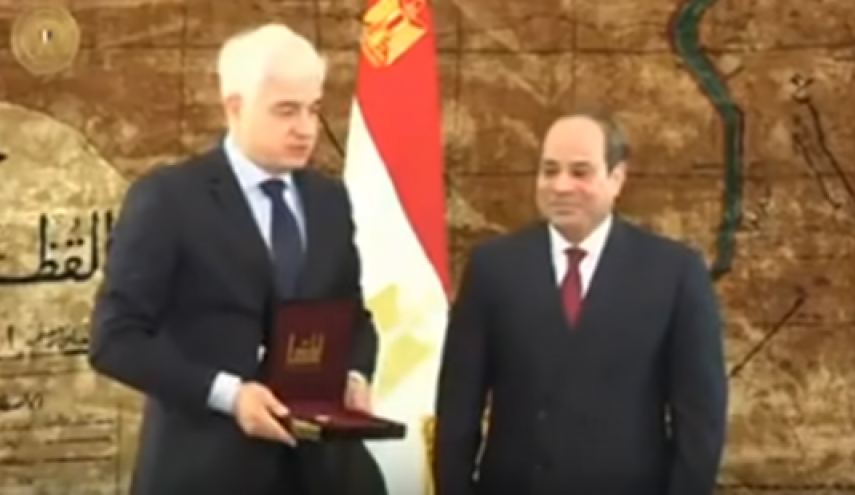 ألمانيا تقرر سحب وسام سان جورج من الرئيس المصري