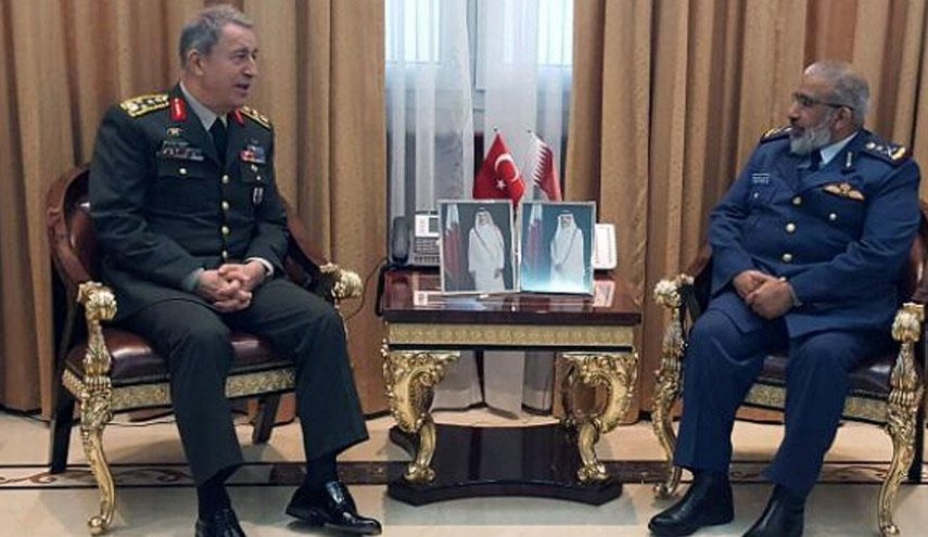 قائد القوات البحرية التركية يلتقي رئيس الأركان القطري
