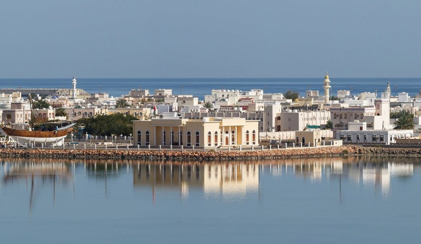 لا لناطحات السحاب ..تقرير يكشف عن انجازات السلطان قابوس