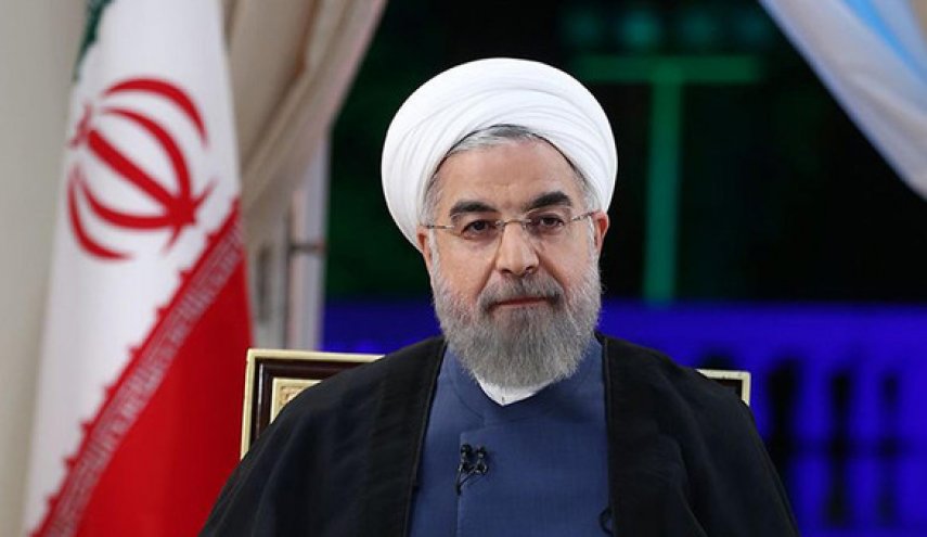 روحاني يتلقى التهنئة من ماكرون لمناسبة ذكرى انتصار الثورة 