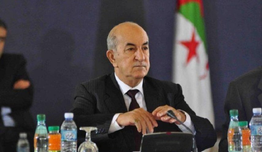 رئيس الجمهورية الجزائرية يعود إلى أرض الوطن