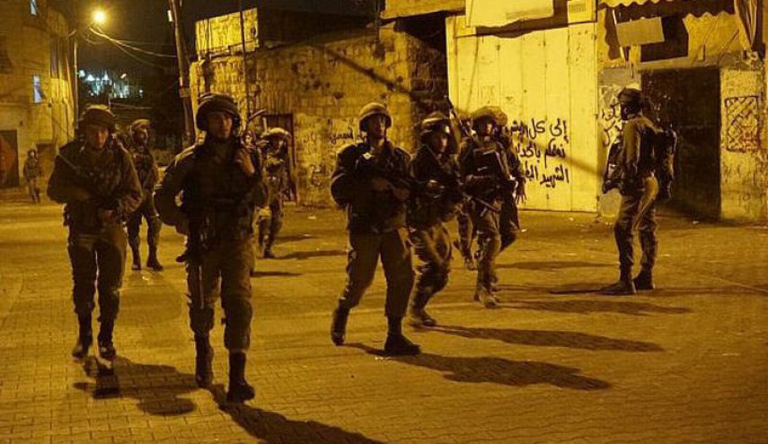 قوات الاحتلال تقتحم بلدة حزما في القدس