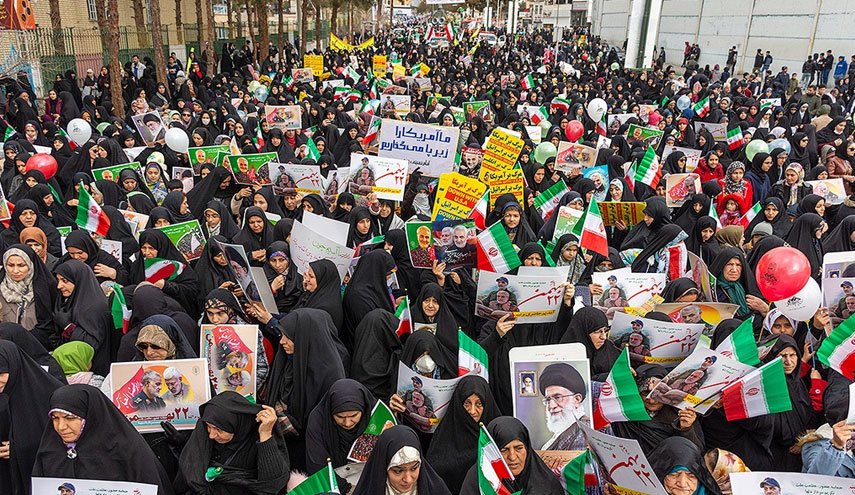 رویترز: ایرانی‌ها در اوج تنش‌ها با آمریکا، سالگرد انقلاب را گرامی داشتند