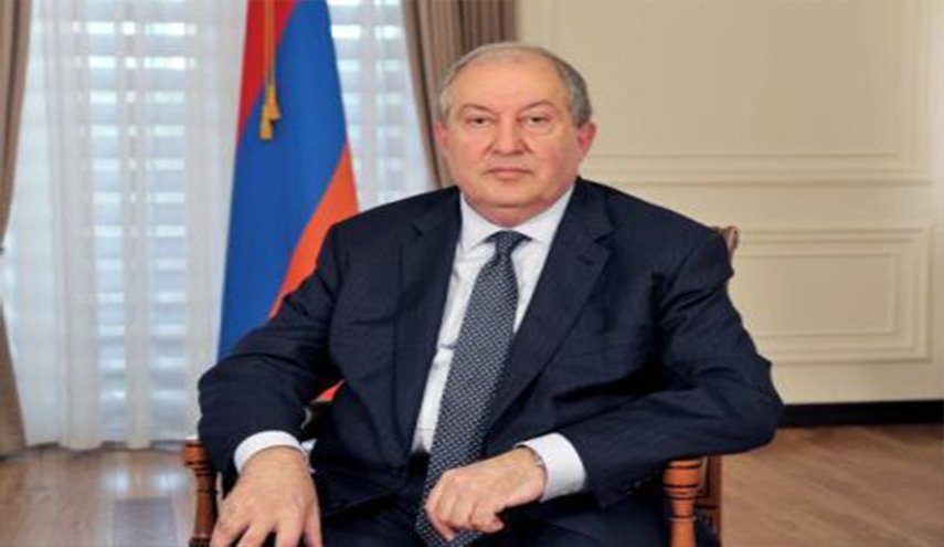 رئیس أرمينيا يهنئ قائد الثورة والرئيس روحاني بذكرى انتصار الثورة