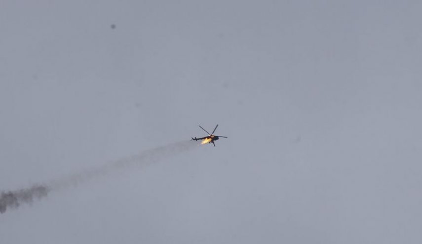 الدفاع السورية: صاروخ للمسلحين اصاب مروحية عسكرية