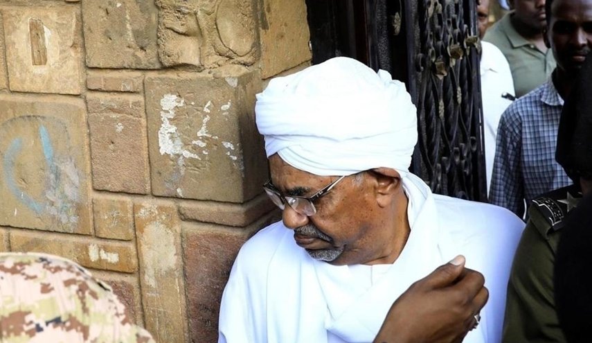 البرهان يؤكد تعاون السودان مع ’الجنائية الدولية’ حول البشير
