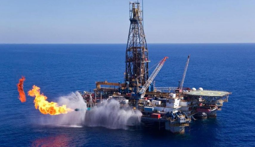 مصر تتفق مع 5 شركات للتنقيب عن النفط والغاز في المتوسط