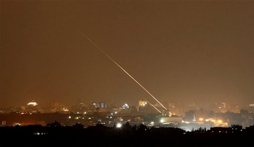 الاحتلال يعلن إطلاق قذيفتين من غزة باتجاه 