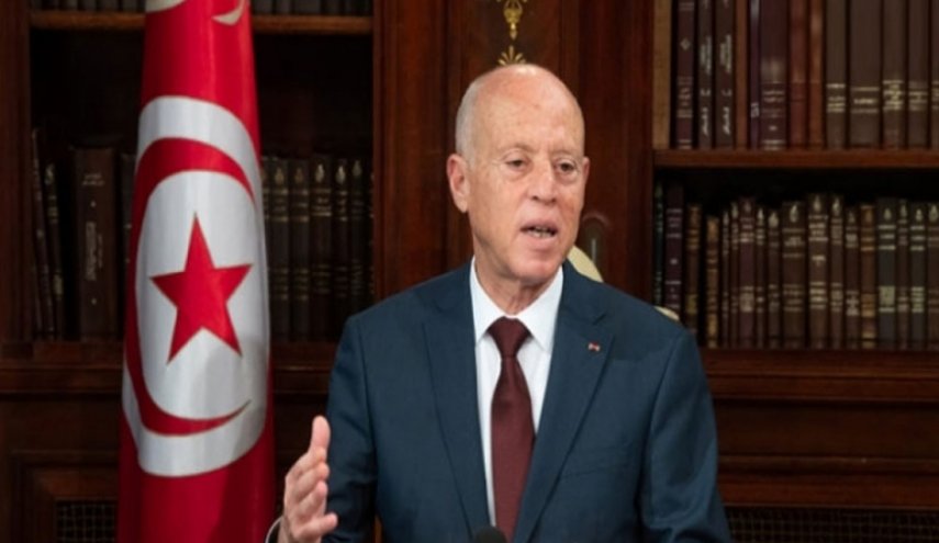 الرئيس التونسي: لن أسمح بالمناورة تحت عباءة الدستور
