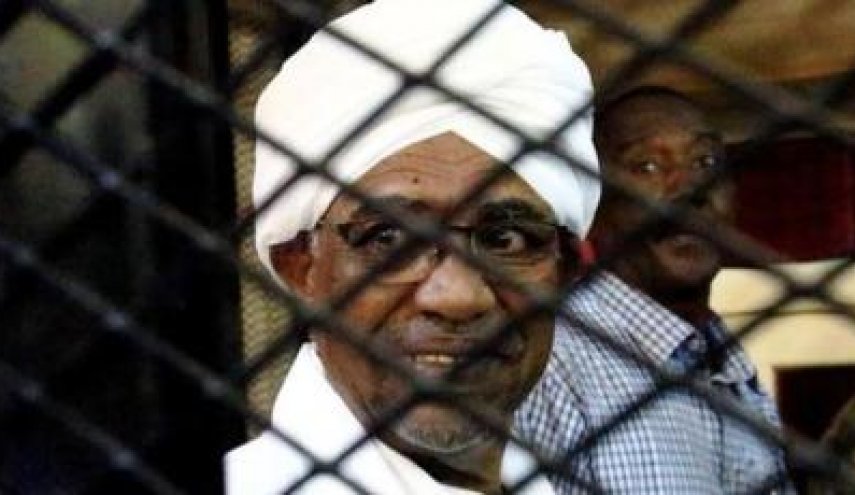 وزير الإعلام السوداني يتحدث عن إرسال البشير إلى لاهاي لمحاكمته