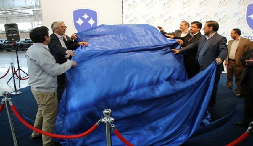 بالصور.. إيران تزيح الستار عن سيارة جديدة محلية الصنع