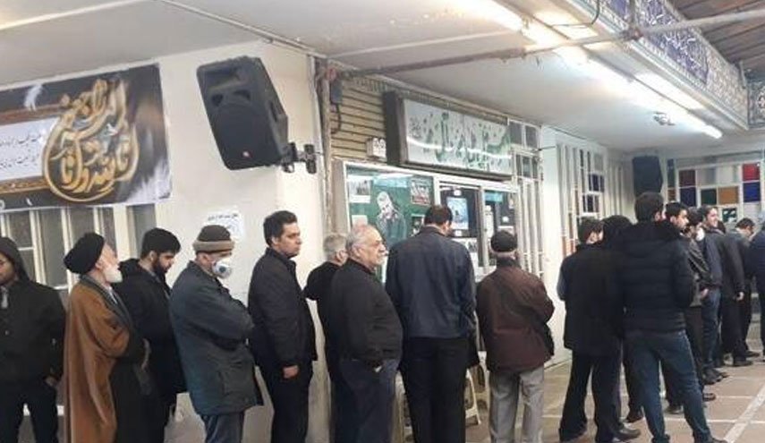 حضور مردم تهران پای صندوق های رای به خاطر وطن/ مشارکت 9 میلیونی رای دهندگان تا ظهر امروز 