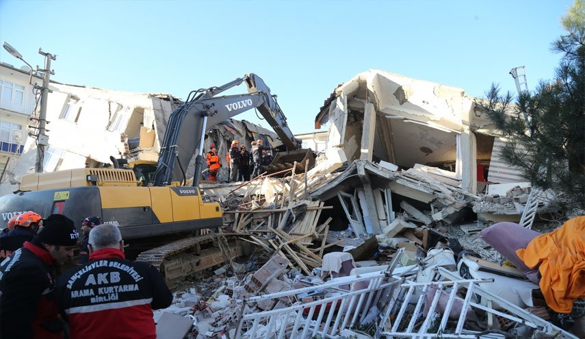 کشته شدن ۹ تن و تخریب 1066 ساختمان در زمین لرزه در شرق ترکیه