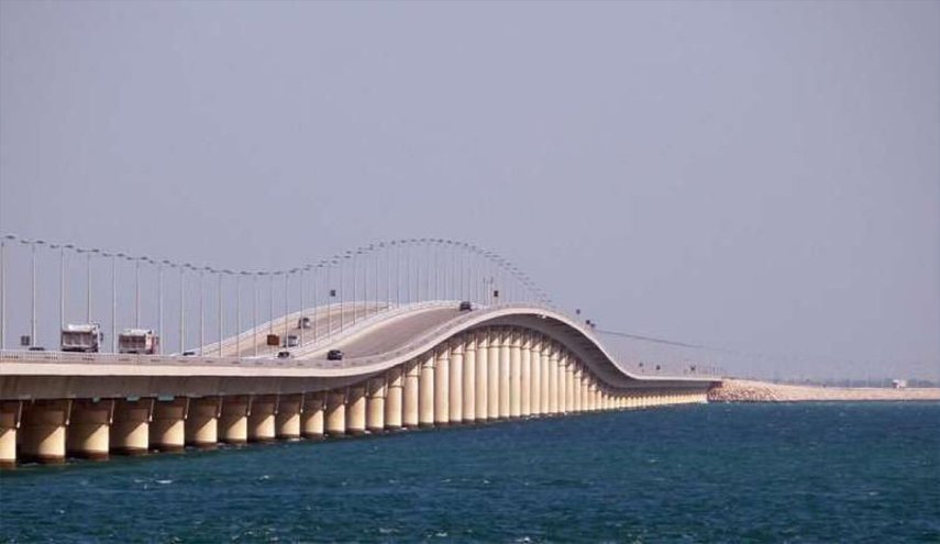 أنباء عن اغلاق جسر الملك فهد مع البحرين والسعودية تعلق