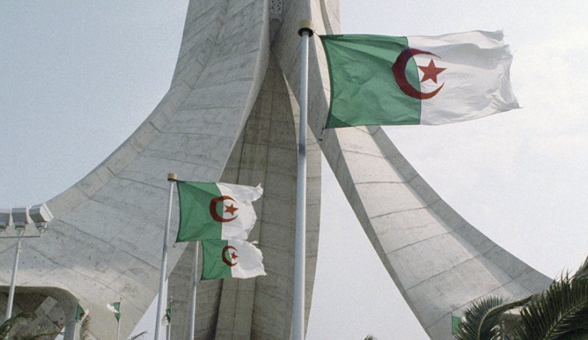 وزير الجزائري يأمل في زيادة العلاقات الاقتصادية مع مصر